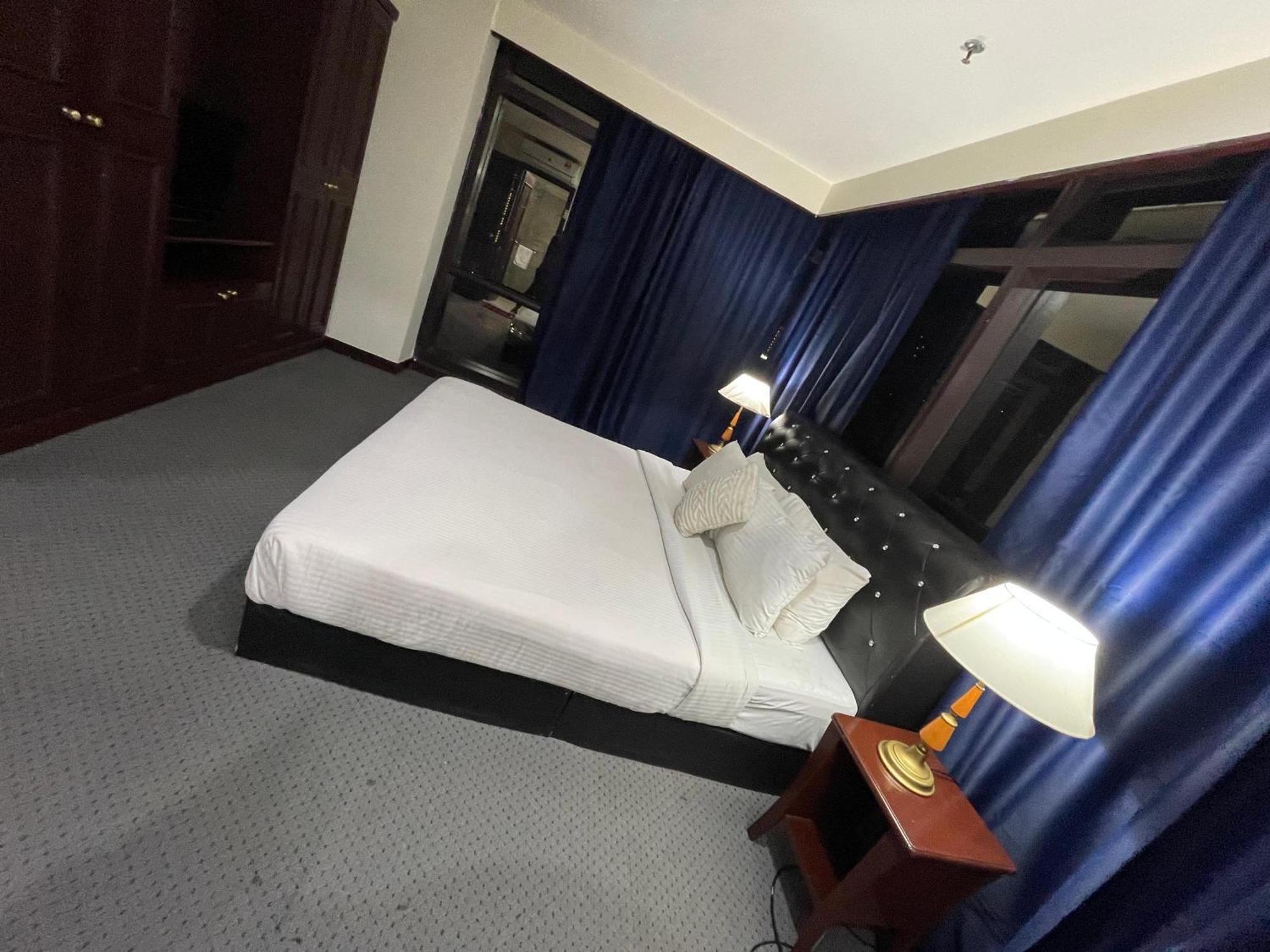Hundred Hundred At Berjaya Times Square Malaysia Apartemen *