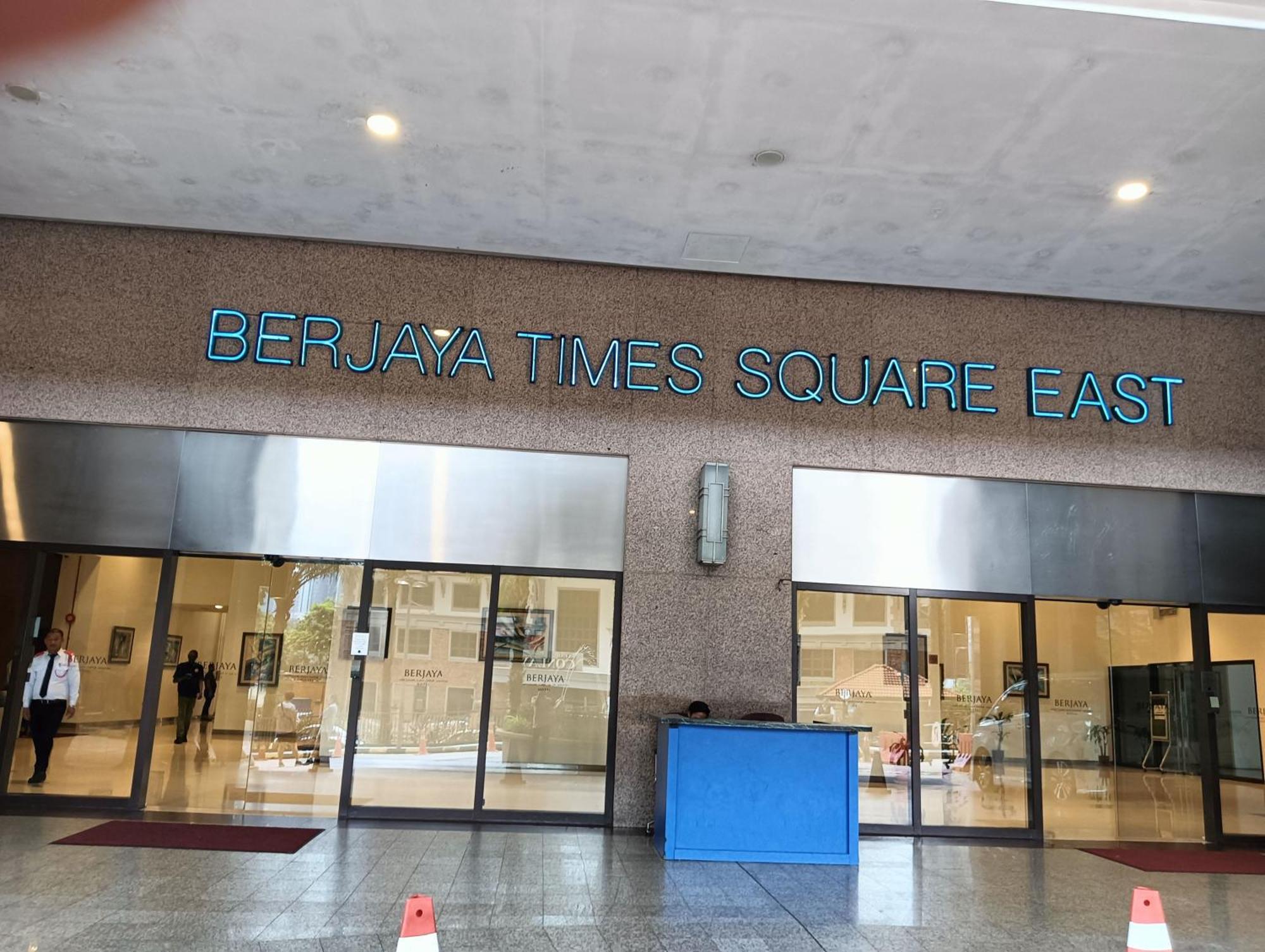 Pangsapuri Hundred Hundred At Berjaya Times Square Malaysia *